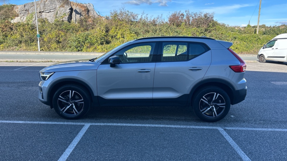 Volvo XC40 2.0 B3P Plus Dark 5dr Auto Petrol Estate - Image 48