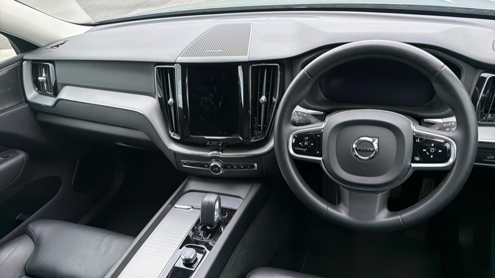 Volvo XC60 2.0 B4P Plus Dark 5dr Geartronic Petrol Estate - Image 4