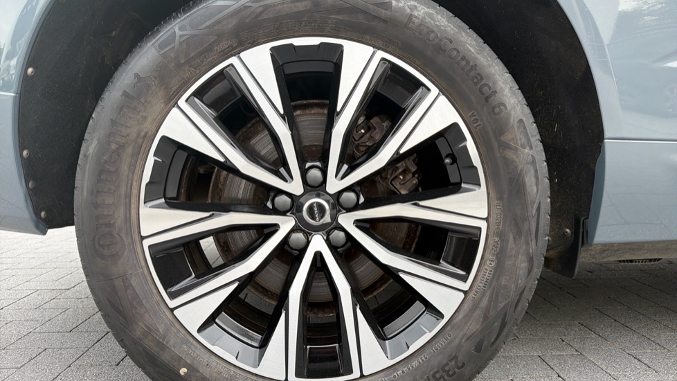 Volvo XC60 2.0 B4P Plus Dark 5dr Geartronic Petrol Estate - Image 9