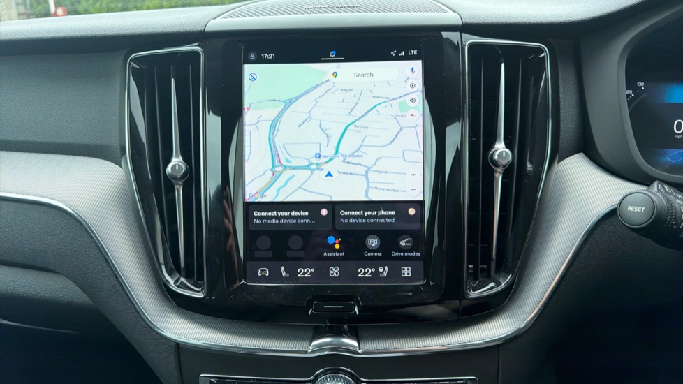 Volvo XC60 2.0 B4P Plus Dark 5dr Geartronic Petrol Estate - Image 18