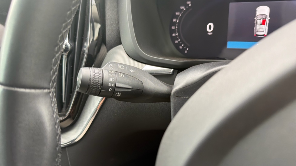 Volvo XC60 2.0 B4P Plus Dark 5dr Geartronic Petrol Estate - Image 20