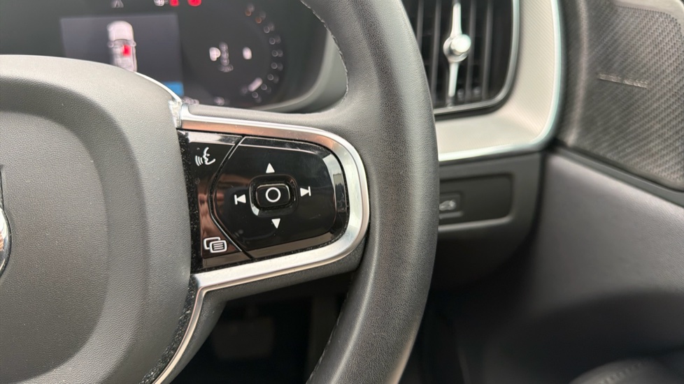 Volvo XC60 2.0 B4P Plus Dark 5dr Geartronic Petrol Estate - Image 21