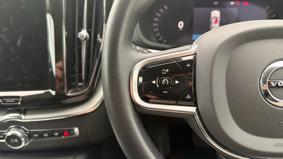 Volvo XC60 2.0 B4P Plus Dark 5dr Geartronic Petrol Estate - Image 22