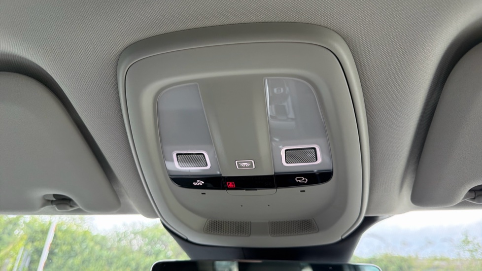 Volvo XC60 2.0 B4P Plus Dark 5dr Geartronic Petrol Estate - Image 28