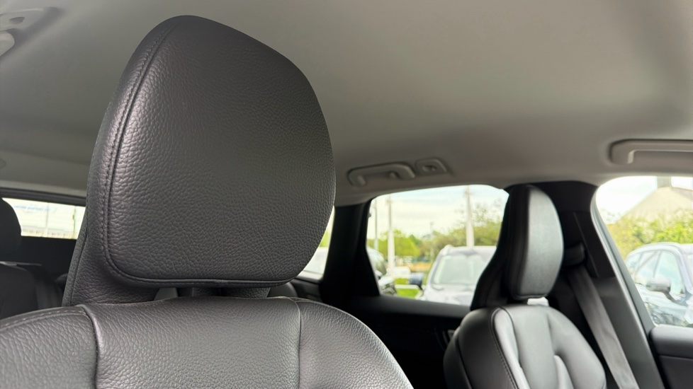 Volvo XC60 2.0 B4P Plus Dark 5dr Geartronic Petrol Estate - Image 31