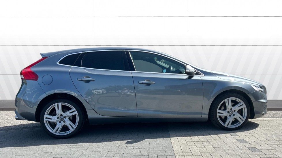 Volvo V40 D3 [4 Cyl 150] R DESIGN Pro 5dr Geartronic Diesel Hatchback - Image 3