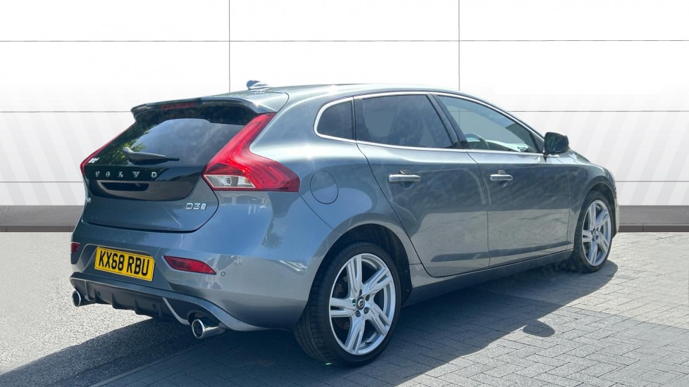 Volvo V40 D3 [4 Cyl 150] R DESIGN Pro 5dr Geartronic Diesel Hatchback - Image 7
