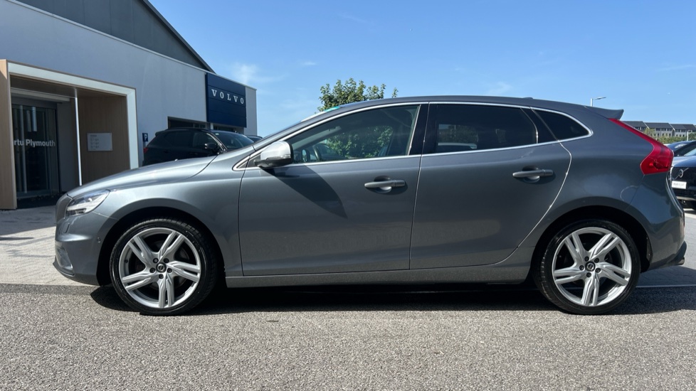 Volvo V40 D3 [4 Cyl 150] R DESIGN Pro 5dr Geartronic Diesel Hatchback - Image 8