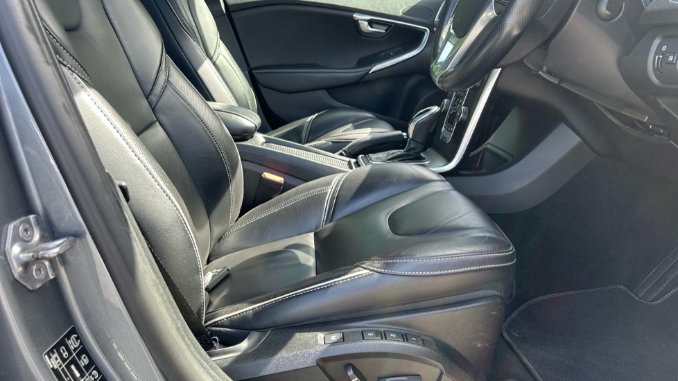 Volvo V40 D3 [4 Cyl 150] R DESIGN Pro 5dr Geartronic Diesel Hatchback - Image 9