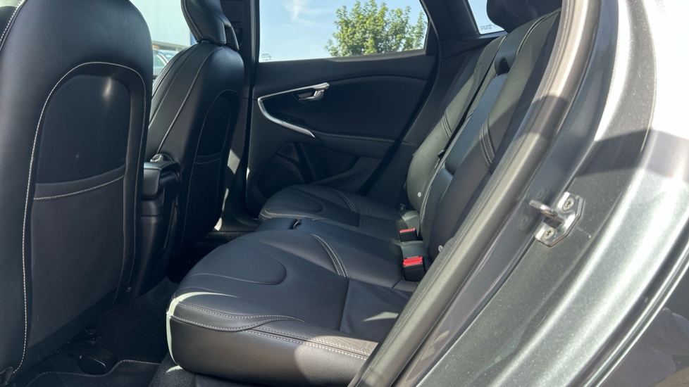 Volvo V40 D3 [4 Cyl 150] R DESIGN Pro 5dr Geartronic Diesel Hatchback - Image 10