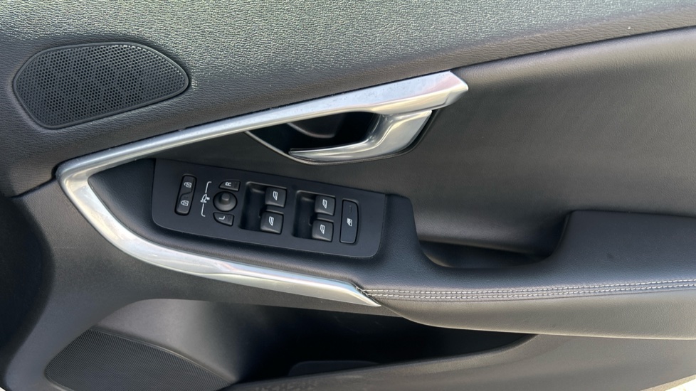 Volvo V40 D3 [4 Cyl 150] R DESIGN Pro 5dr Geartronic Diesel Hatchback - Image 15