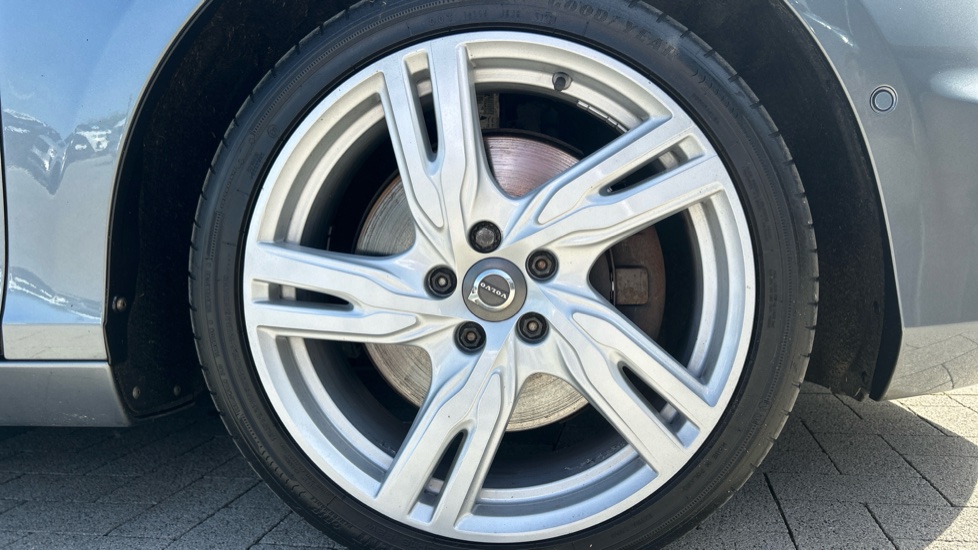 Volvo V40 D3 [4 Cyl 150] R DESIGN Pro 5dr Geartronic Diesel Hatchback - Image 16