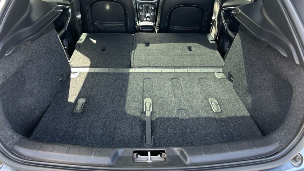 Volvo V40 D3 [4 Cyl 150] R DESIGN Pro 5dr Geartronic Diesel Hatchback - Image 22