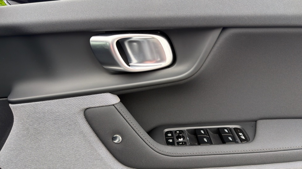 Polestar 2 20kW 82kWh Long Range Single motor 5dr Auto Electric Hatchback - Image 15