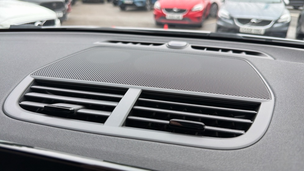 Polestar 2 20kW 82kWh Long Range Single motor 5dr Auto Electric Hatchback - Image 38