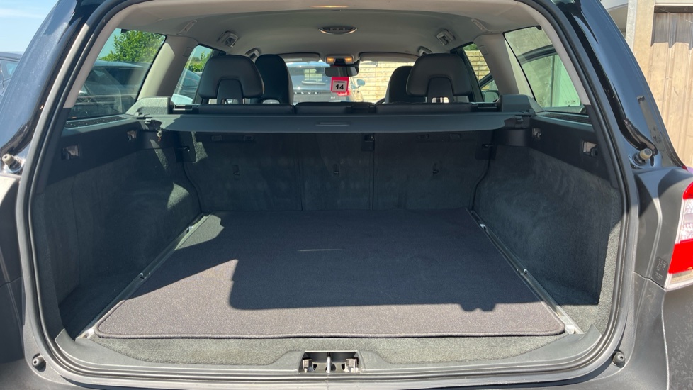 Volvo XC70 D5 [220] SE Lux 5dr AWD Geartronic Diesel Estate - Image 4