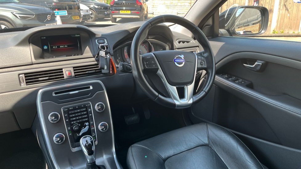 Volvo XC70 D5 [220] SE Lux 5dr AWD Geartronic Diesel Estate - Image 11
