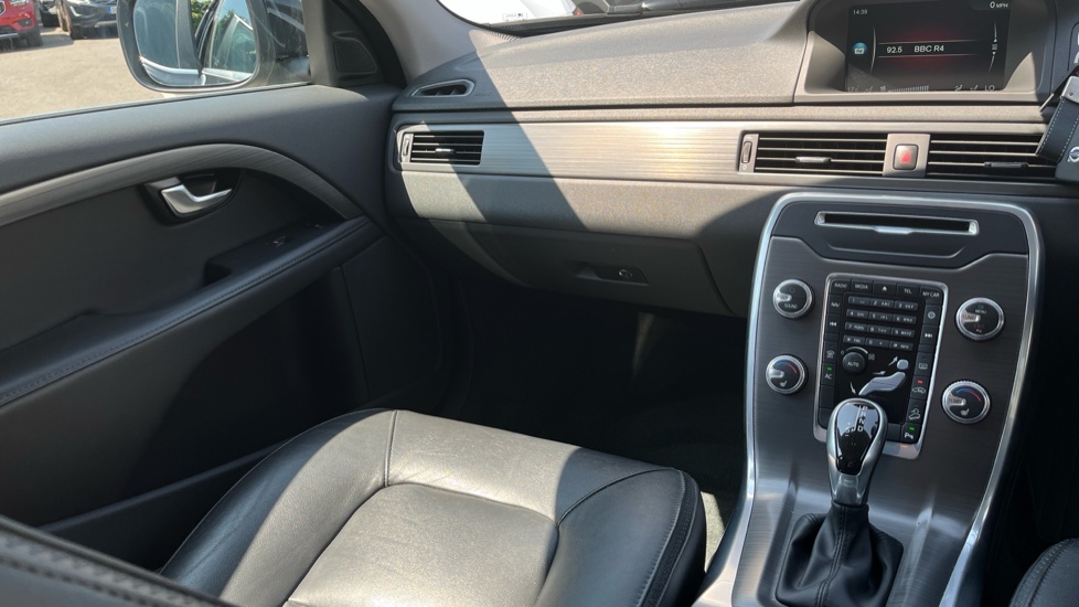 Volvo XC70 D5 [220] SE Lux 5dr AWD Geartronic Diesel Estate - Image 14
