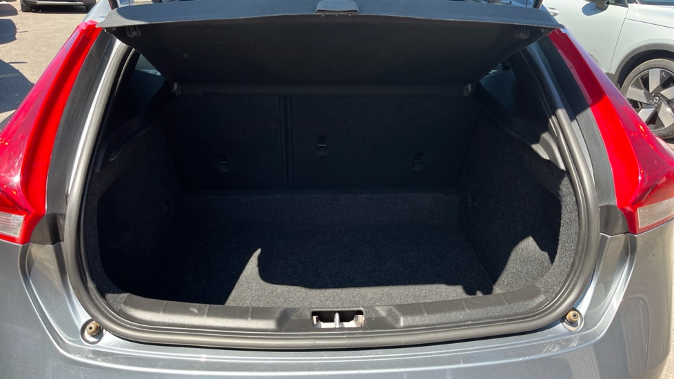 Volvo V40 T3 [152] R DESIGN Nav Plus 5dr Geartronic Petrol Hatchback - Image 4