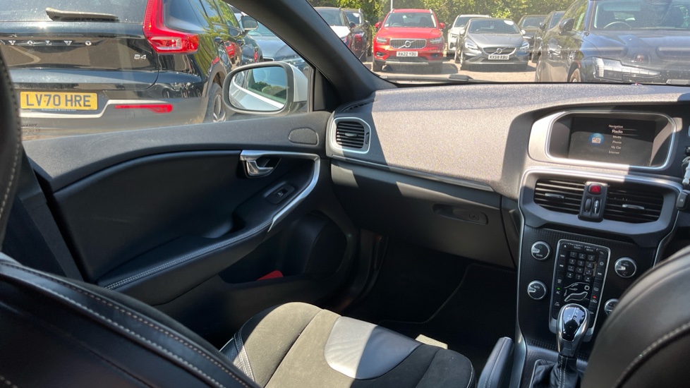 Volvo V40 T3 [152] R DESIGN Nav Plus 5dr Geartronic Petrol Hatchback - Image 10