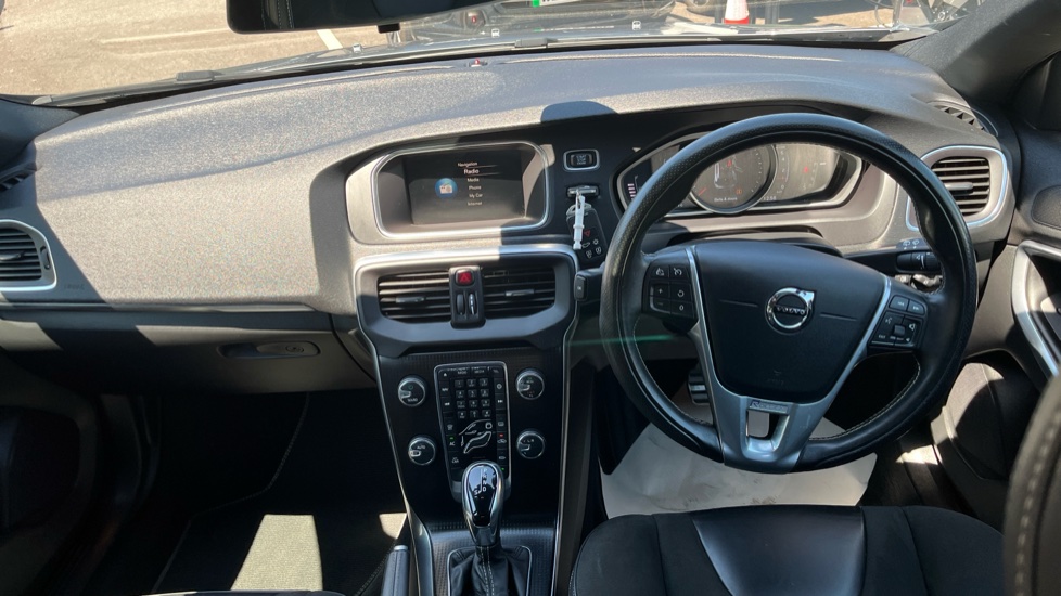 Volvo V40 T3 [152] R DESIGN Nav Plus 5dr Geartronic Petrol Hatchback - Image 11