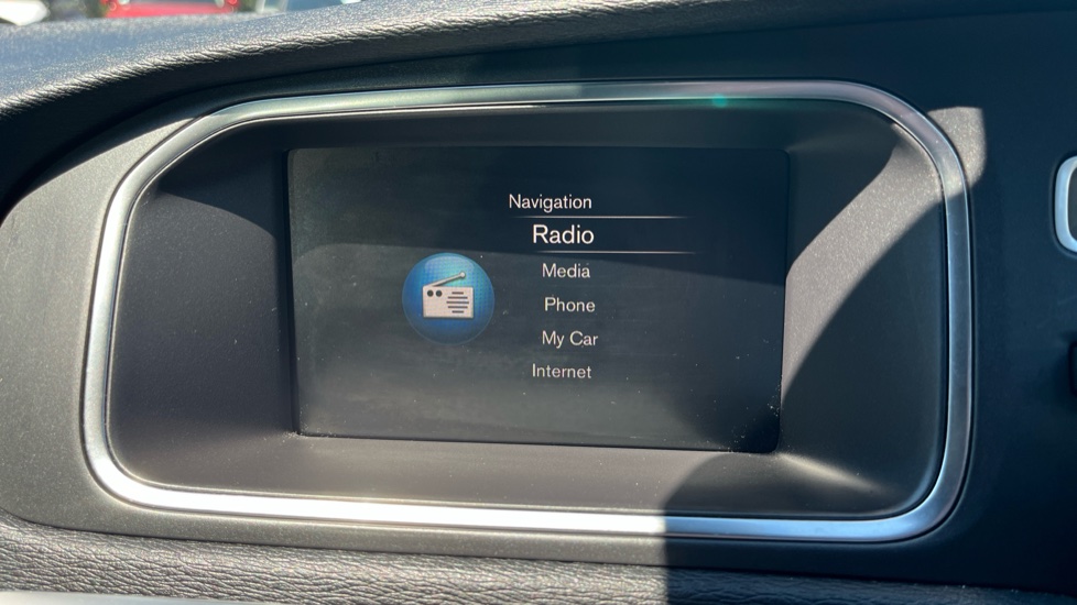 Volvo V40 T3 [152] R DESIGN Nav Plus 5dr Geartronic Petrol Hatchback - Image 12
