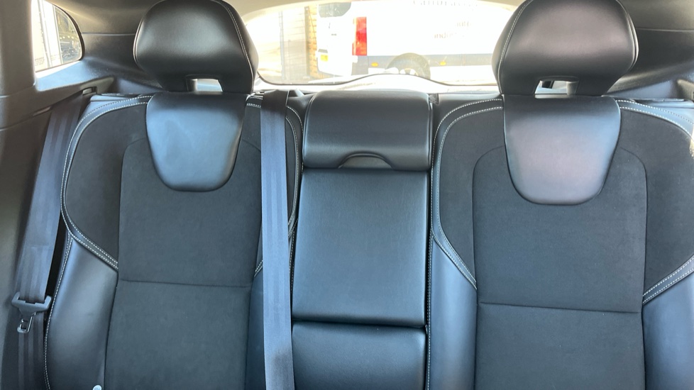 Volvo V40 T3 [152] R DESIGN Nav Plus 5dr Geartronic Petrol Hatchback - Image 15