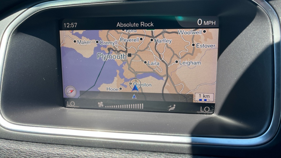 Volvo V40 T3 [152] R DESIGN Nav Plus 5dr Geartronic Petrol Hatchback - Image 28
