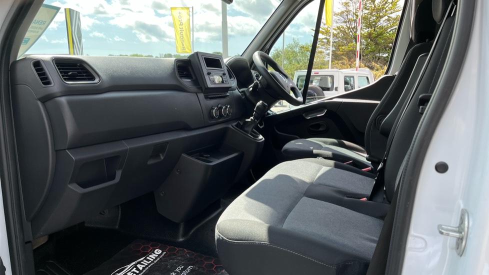 Renault Master Lwb Diesel Fwd LL35 ENERGYdCi 145 Business Luton Box Van [20m3] - Image 13