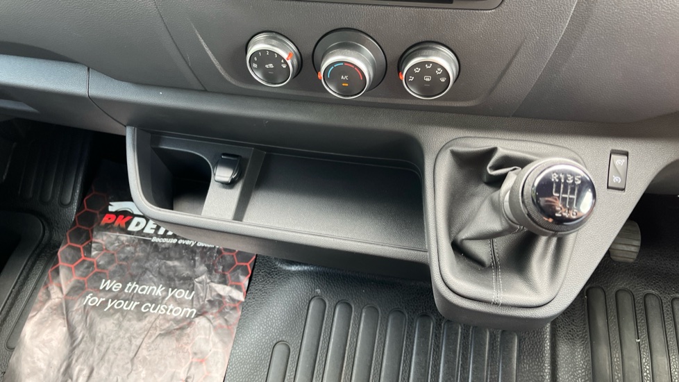 Renault Master Lwb Diesel Fwd LL35 ENERGYdCi 145 Business Luton Box Van [20m3] - Image 38