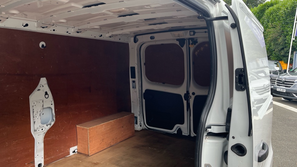 Renault Trafic Lwb Diesel LL30 Blue dCi 130 Sport Van - Image 14