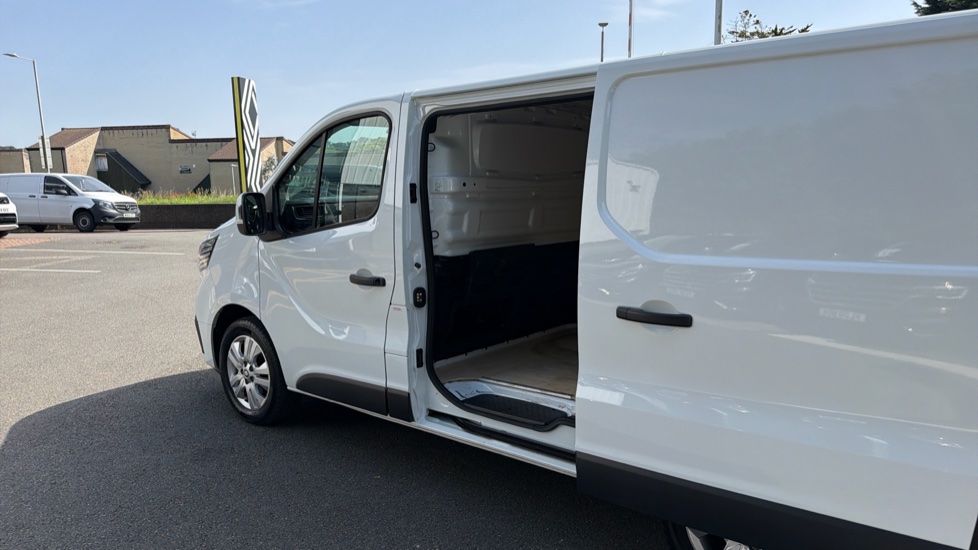 Renault Trafic Swb Diesel SL30 Blue dCi 130 Extra Van - Image 5