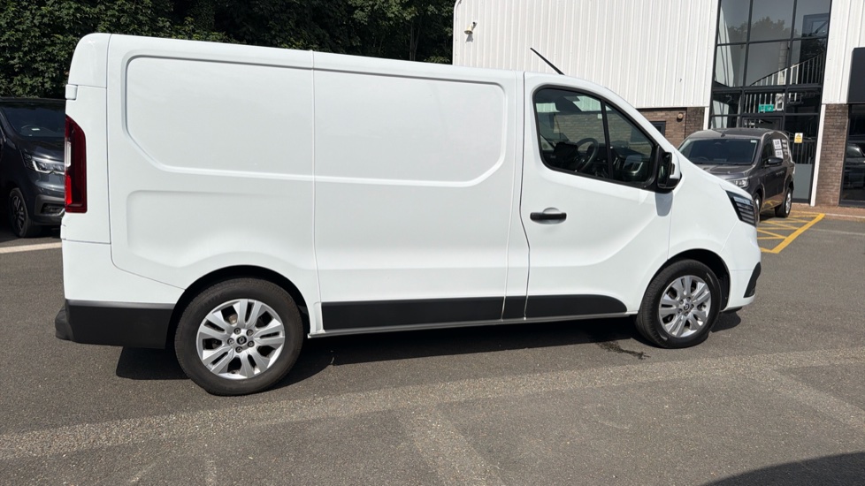 Renault Trafic Swb Diesel SL30 Blue dCi 130 Extra Van - Image 9