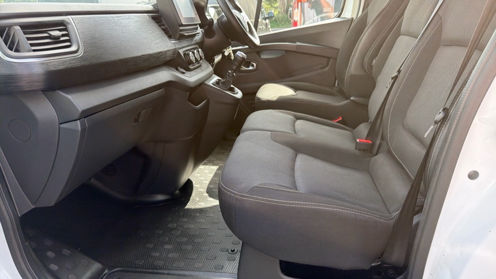 Renault Trafic Swb Diesel SL30 Blue dCi 130 Extra Van - Image 13