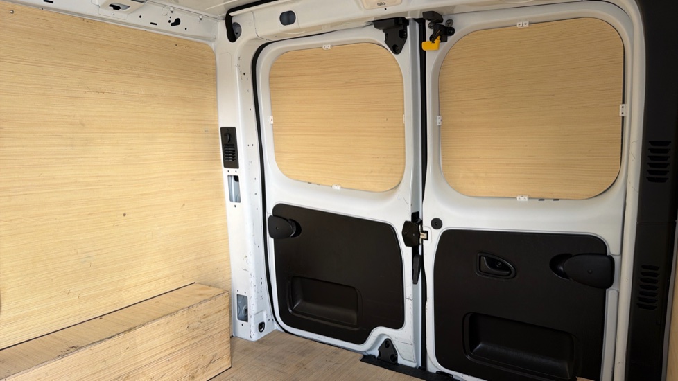 Renault Trafic Swb Diesel SL30 Blue dCi 130 Extra Van - Image 14