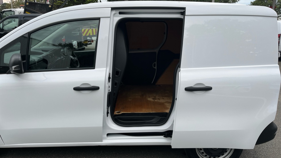 Renault Kangoo L1 Diesel ML19 Blue dCi 95 Start Van - Image 5