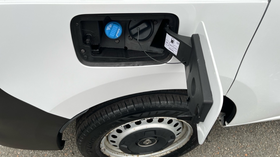 Renault Kangoo L1 Diesel ML19 Blue dCi 95 Start Van - Image 40