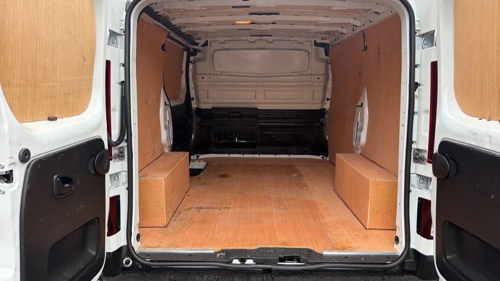 Renault Trafic Swb Diesel SL28 Blue dCi 130 Sport Van - Image 12