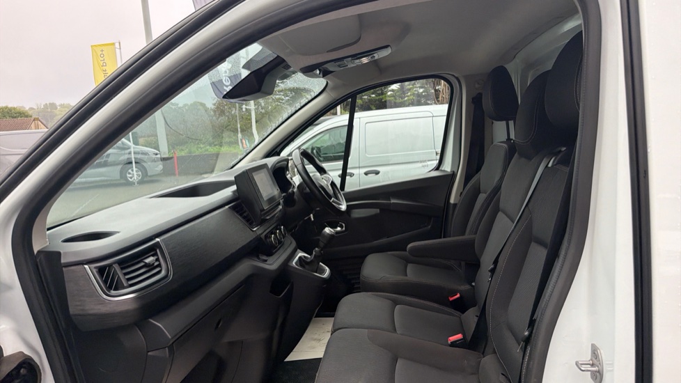 Renault Trafic Swb Diesel SL28 Blue dCi 130 Sport Van - Image 13