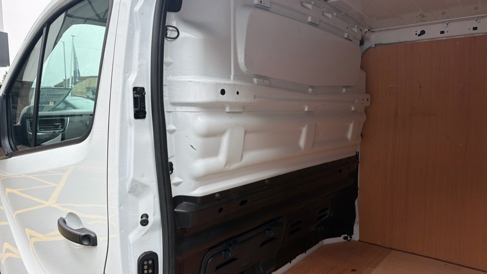 Renault Trafic Swb Diesel SL28 Blue dCi 130 Sport Van - Image 18