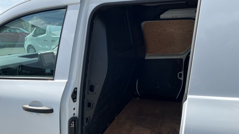 Renault Kangoo L1 Petrol ML19 TCe 100 Advance Van - Image 18