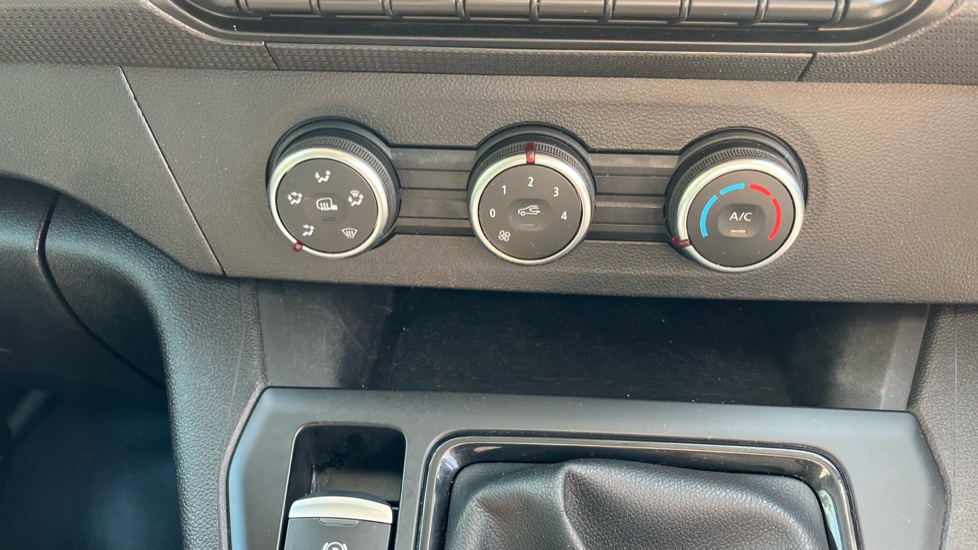 Renault Kangoo L1 Petrol ML19 TCe 100 Advance Van - Image 30