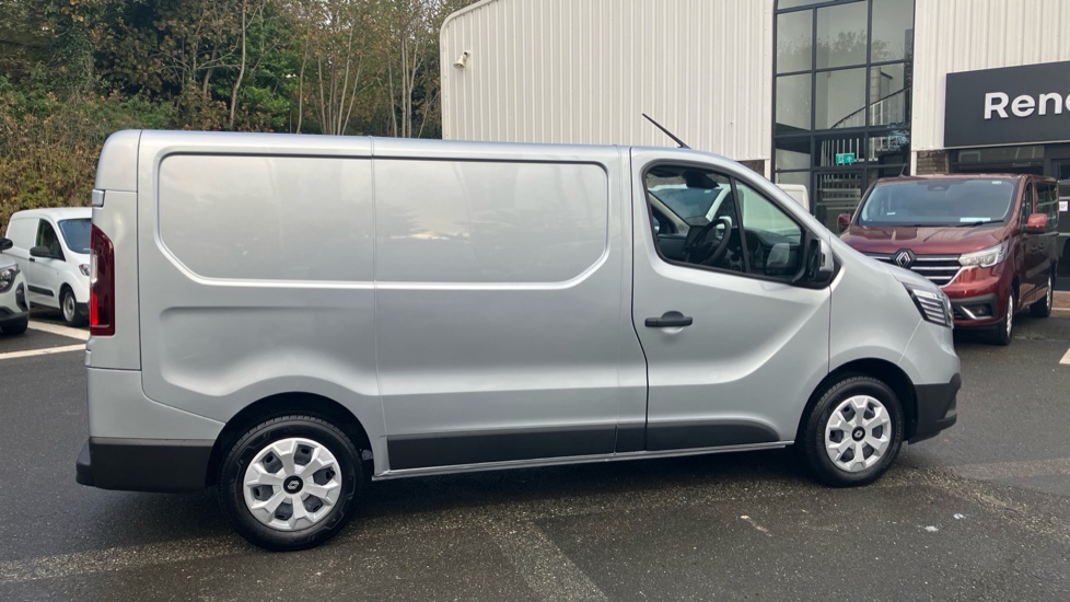 Renault Trafic Swb Diesel SL30 Blue dCi 130 Advance [Safety] Van - Image 9