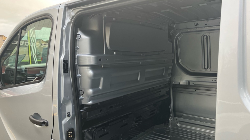 Renault Trafic Swb Diesel SL30 Blue dCi 130 Advance [Safety] Van - Image 18