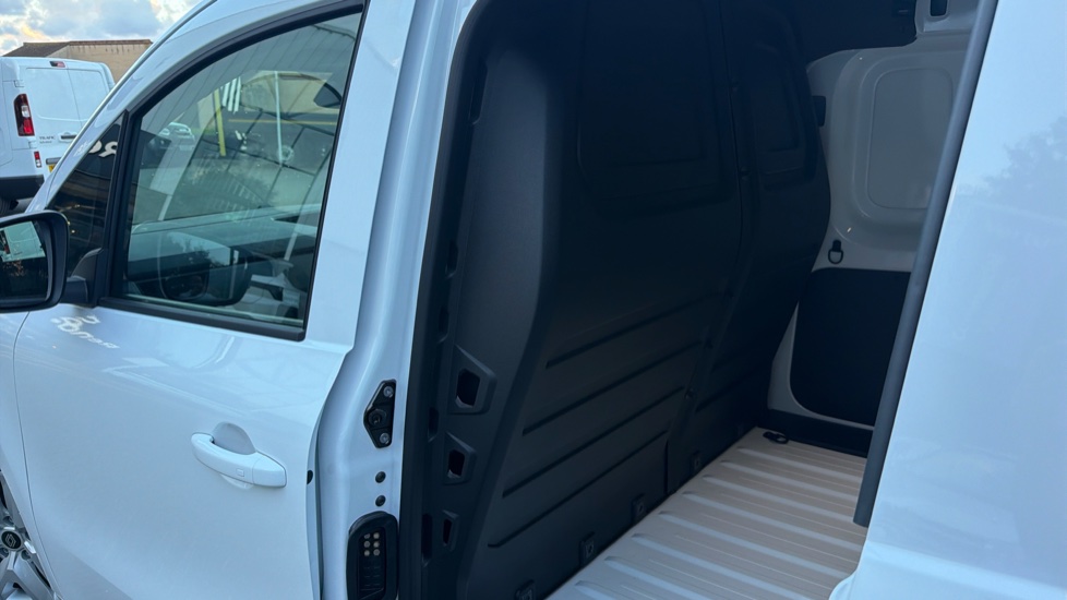 Renault Kangoo L1 Diesel ML19 Blue dCi 95 Extra Van - Image 18