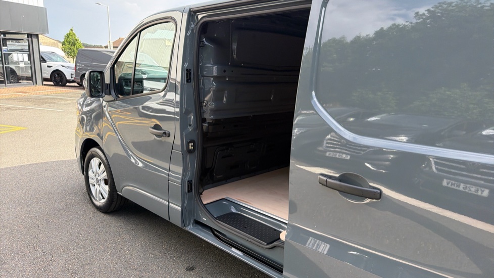 Renault Trafic Swb Diesel SL30 Blue dCi 130 Extra [Safety] Van - Image 5