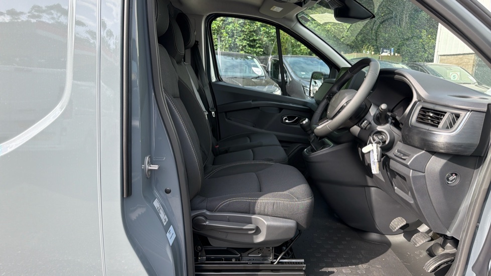 Renault Trafic Swb Diesel SL30 Blue dCi 130 Extra [Safety] Van - Image 6