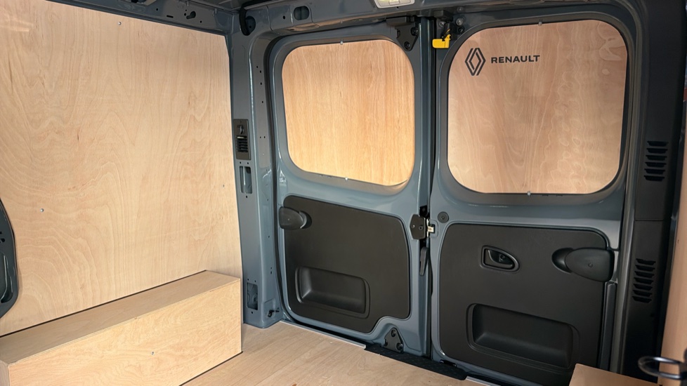 Renault Trafic Swb Diesel SL30 Blue dCi 130 Extra [Safety] Van - Image 14