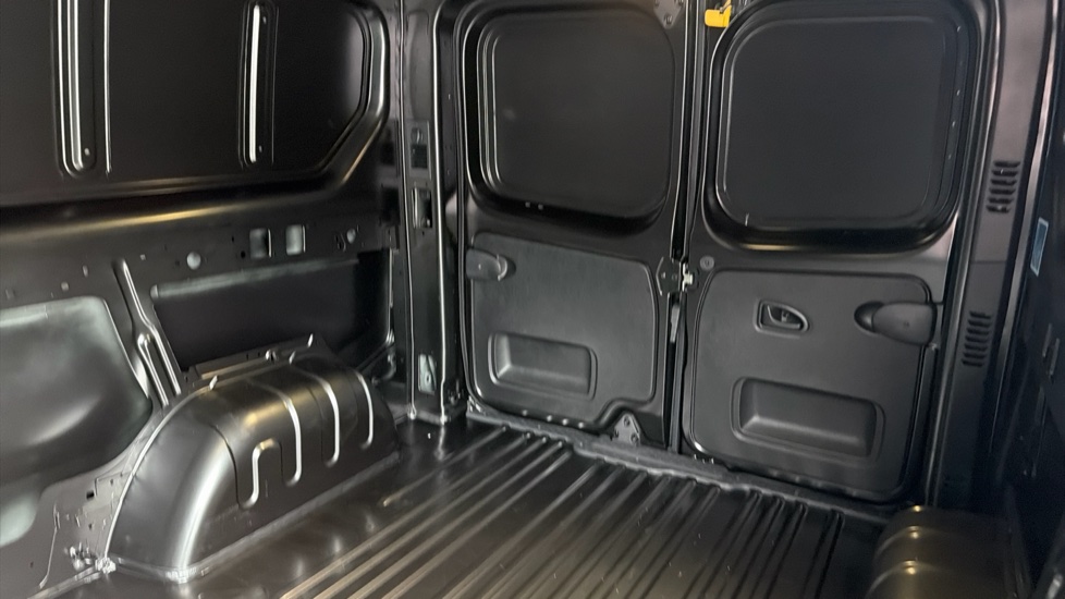 Renault Trafic Lwb Diesel LL30 Blue dCi 130 Extra [Safety] Van - Image 14