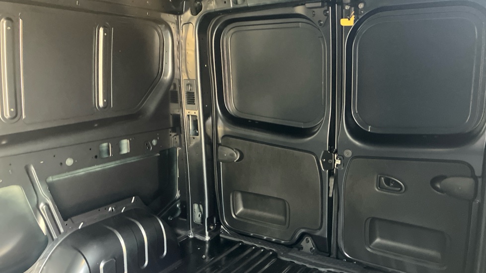 Renault Trafic Lwb Diesel LL30 Blue dCi 150 Graphite Edition Van - Image 14